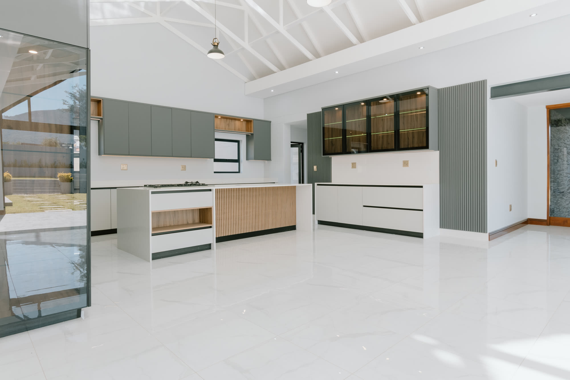 Open-plan living into garden