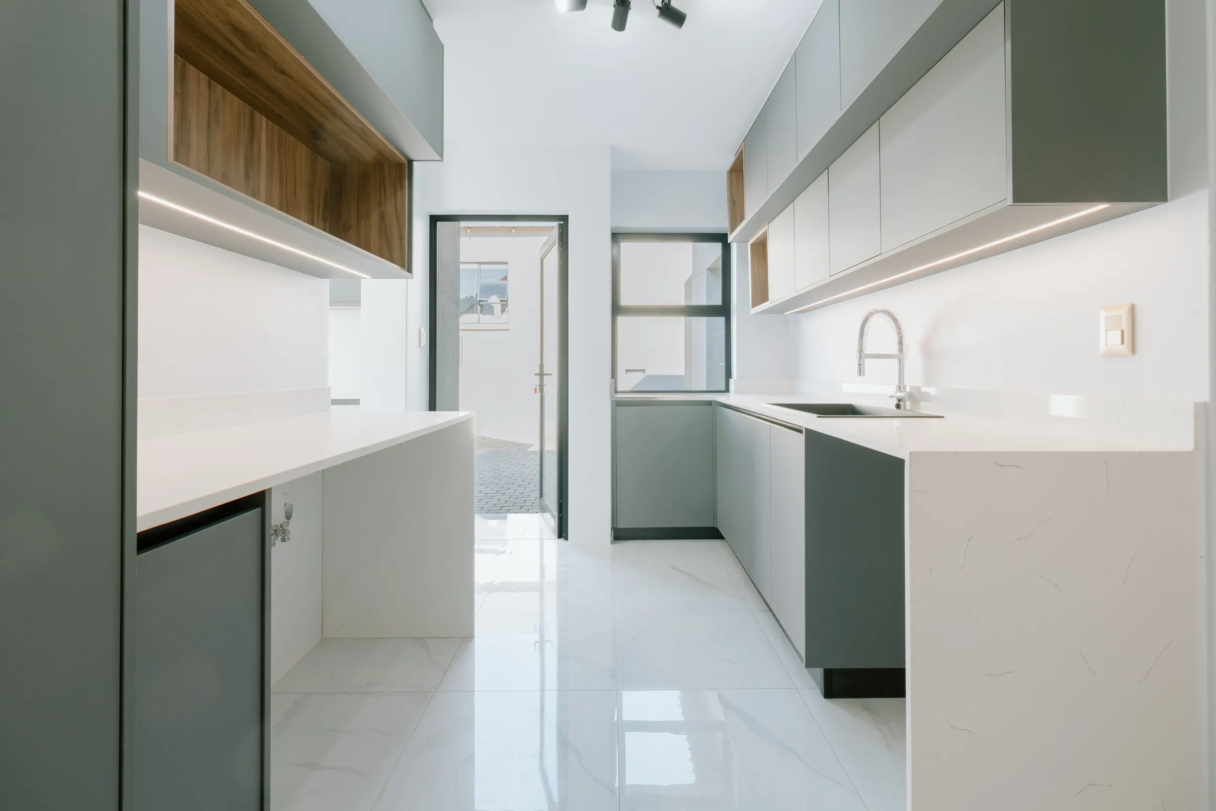 Editorial interior of Leloko Estate balcony, Hartbeespoort — daylight photography by TimeSake Media
